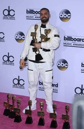 May 21, 2017 - Las Vegas, NV, United States - 21 May 2017 - Las Vegas, Nevada - Drake. 2017 Billboard Music Awards Press Room at T-Mobile Arena. Photo Credit: MJT AdMedia Las Vegas United States - ZUMAa123 20170521_zaa_a123_450 Copyright: xMjt Admediax