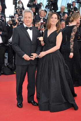 Dustin Hoffman and his wife Lisa attending the The Meyerowitz Stories premiere during the 70th Cannes Film Festival at the Palais des Festivals in Cannes on May 21, 2017. Foto:xL.xFontanax xFuturexImage