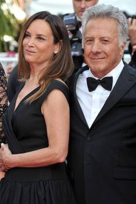 Dustin Hoffman and his wife Lisa attending the The Meyerowitz Stories premiere during the 70th Cannes Film Festival at the Palais des Festivals in Cannes on May 21, 2017. Foto:xL.xFontanax xFuturexImage