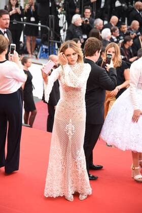 217880 Serge Arnal Starface 2017-05-22 Cannes France 70eme Festival International du Film de Cannes. Montee des Marches du film Mise a Mort du Cerf Sacre . 70th International Cannes Film Festival. Red Carpet of Mise a Mort du Cerf Sacre movie  Copyright: xSergexArnalx xStarfacex STAR_217880_005