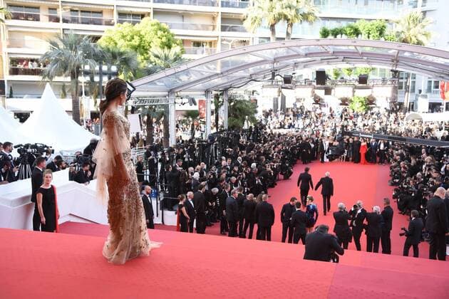 217880 Serge Arnal Starface 2017-05-22 Cannes France 70eme Festival International du Film de Cannes. Montee des Marches du film Mise a Mort du Cerf Sacre . 70th International Cannes Film Festival. Red Carpet of Mise a Mort du Cerf Sacre movie Longoria, Eva  Copyright: xSergexArnalx xStarfacex STAR_217880_009