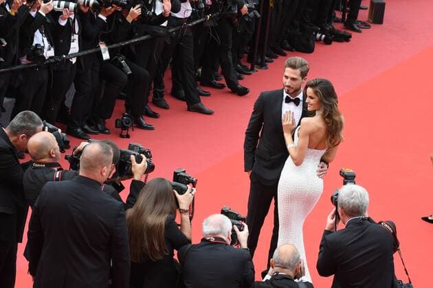 217880 Serge Arnal Starface 2017-05-22 Cannes France 70eme Festival International du Film de Cannes. Montee des Marches du film Mise a Mort du Cerf Sacre . 70th International Cannes Film Festival. Red Carpet of Mise a Mort du Cerf Sacre movie Goulart, Izabel; Trapp, Kevin  Copyright: xSergexArnalx xStarfacex STAR_217880_015