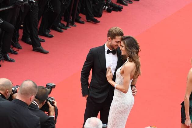 217880 Serge Arnal Starface 2017-05-22 Cannes France 70eme Festival International du Film de Cannes. Montee des Marches du film Mise a Mort du Cerf Sacre . 70th International Cannes Film Festival. Red Carpet of Mise a Mort du Cerf Sacre movie Goulart, Izabel; Trapp, Kevin  Copyright: xSergexArnalx xStarfacex STAR_217880_018