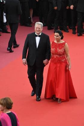 217880 Serge Arnal Starface 2017-05-22 Cannes France 70eme Festival International du Film de Cannes. Montee des Marches du film Mise a Mort du Cerf Sacre . 70th International Cannes Film Festival. Red Carpet of Mise a Mort du Cerf Sacre movie Gore, Al  Copyright: xSergexArnalx xStarfacex STAR_217880_022