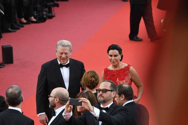 217880 Serge Arnal Starface 2017-05-22 Cannes France 70eme Festival International du Film de Cannes. Montee des Marches du film Mise a Mort du Cerf Sacre . 70th International Cannes Film Festival. Red Carpet of Mise a Mort du Cerf Sacre movie Gore, Al  Copyright: xSergexArnalx xStarfacex STAR_217880_023