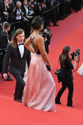 217880 Serge Arnal Starface 2017-05-22 Cannes France 70eme Festival International du Film de Cannes. Montee des Marches du film Mise a Mort du Cerf Sacre . 70th International Cannes Film Festival. Red Carpet of Mise a Mort du Cerf Sacre movie Fabre, Cindy; Guillarmé, Christophe  Copyright: xSergexArnalx xStarfacex STAR_217880_026