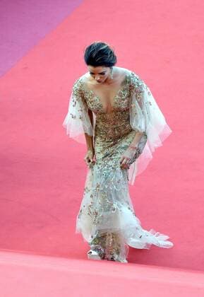 217880 Serge Arnal Starface 2017-05-22 Cannes France 70eme Festival International du Film de Cannes. Montee des Marches du film Mise a Mort du Cerf Sacre . 70th International Cannes Film Festival. Red Carpet of Mise a Mort du Cerf Sacre movie Longoria, Eva  Copyright: xSergexArnalx xStarfacex STAR_217880_033