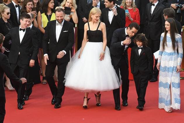 217880 Serge Arnal Starface 2017-05-22 Cannes France 70eme Festival International du Film de Cannes. Montee des Marches du film Mise a Mort du Cerf Sacre . 70th International Cannes Film Festival. Red Carpet of Mise a Mort du Cerf Sacre movie Kidman, Nicole; Williams, Pharrell  Copyright: xSergexArnalx xStarfacex STAR_217880_038