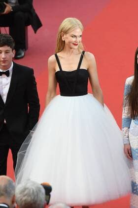 217880 Serge Arnal Starface 2017-05-22 Cannes France 70eme Festival International du Film de Cannes. Montee des Marches du film Mise a Mort du Cerf Sacre . 70th International Cannes Film Festival. Red Carpet of Mise a Mort du Cerf Sacre movie Kidman, Nicole  Copyright: xSergexArnalx xStarfacex STAR_217880_043