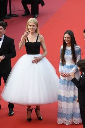 217880 Serge Arnal Starface 2017-05-22 Cannes France 70eme Festival International du Film de Cannes. Montee des Marches du film Mise a Mort du Cerf Sacre . 70th International Cannes Film Festival. Red Carpet of Mise a Mort du Cerf Sacre movie Kidman, Nicole  Copyright: xSergexArnalx xStarfacex STAR_217880_045