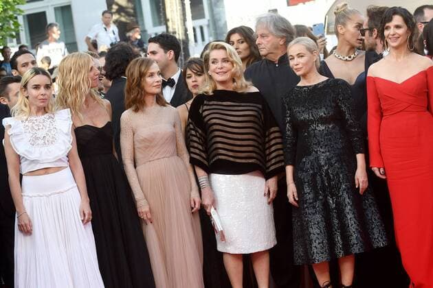 217879 Degun-Paoli Starface 2017-05-22 Cannes Etats-Unis 70eme Festival International du Film de Cannes. Montee des Marches du film Mise a Mort du Cerf Sacre . 70th International Cannes Film Festival. Red Carpet of Mise a Mort du Cerf Sacre movie Beart, Emmanuelle; Binoche, Juliette; Huppert, Isabelle; Deneuve, Catherine; Bouchez, Elodie; Kiberlain, Sandrine  Copyright: xDegun-Paolix STAR_217879_032