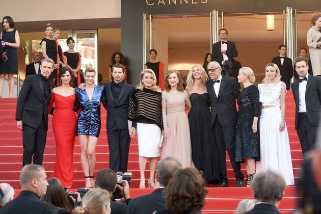 217879 Degun-Paoli Starface 2017-05-22 Cannes Etats-Unis 70eme Festival International du Film de Cannes. Montee des Marches du film Mise a Mort du Cerf Sacre . 70th International Cannes Film Festival. Red Carpet of Mise a Mort du Cerf Sacre movie Beart, Emmanuelle; Binoche, Juliette; Huppert, Isabelle; Deneuve, Catherine; Bouchez, Elodie; Wilson, Lambert; Téchiné André; Kiberlain, Sandrine; Sallette, Céline; Deladonchamps, Pierre  Copyright: xDegun-Paolix STAR_217879_040