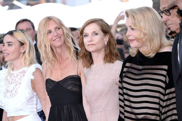 217879 Degun-Paoli Starface 2017-05-22 Cannes Etats-Unis 70eme Festival International du Film de Cannes. Montee des Marches du film Mise a Mort du Cerf Sacre . 70th International Cannes Film Festival. Red Carpet of Mise a Mort du Cerf Sacre movie Huppert, Isabelle; Deneuve, Catherine; Bouchez, Elodie; Kiberlain, Sandrine  Copyright: xDegun-Paolix STAR_217879_157