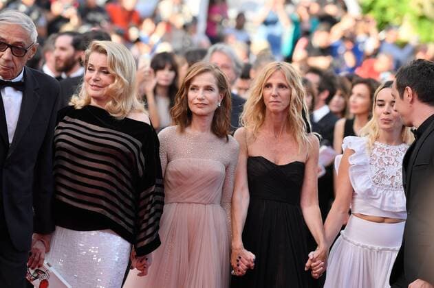 217879 Degun-Paoli Starface 2017-05-22 Cannes Etats-Unis 70eme Festival International du Film de Cannes. Montee des Marches du film Mise a Mort du Cerf Sacre . 70th International Cannes Film Festival. Red Carpet of Mise a Mort du Cerf Sacre movie Huppert, Isabelle; Deneuve, Catherine; Bouchez, Elodie; Kiberlain, Sandrine  Copyright: xDegun-Paolix STAR_217879_297