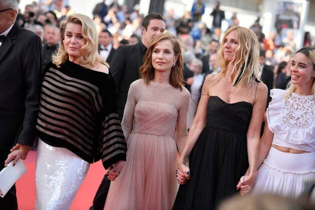 217879 Degun-Paoli Starface 2017-05-22 Cannes Etats-Unis 70eme Festival International du Film de Cannes. Montee des Marches du film Mise a Mort du Cerf Sacre . 70th International Cannes Film Festival. Red Carpet of Mise a Mort du Cerf Sacre movie Huppert, Isabelle; Deneuve, Catherine; Bouchez, Elodie; Kiberlain, Sandrine  Copyright: xDegun-Paolix STAR_217879_299