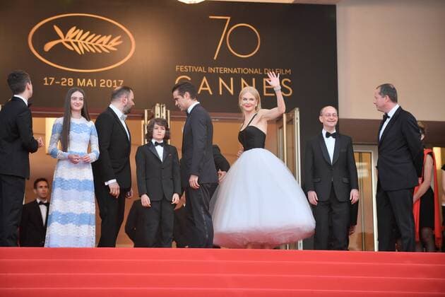 217879 Degun-Paoli Starface 2017-05-22 Cannes Etats-Unis 70eme Festival International du Film de Cannes. Montee des Marches du film Mise a Mort du Cerf Sacre . 70th International Cannes Film Festival. Red Carpet of Mise a Mort du Cerf Sacre movie Kidman, Nicole; Farrell, Colin; Lanthimos, Yorgos  Copyright: xDegun-Paolix STAR_217879_345