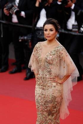 Eva Longoria CINEMA : 70 eme Festival de Cannes - Tapis rouge - Mise a mort du cerf sacre - 22 05 2017 loicThebaud Panoramic 
