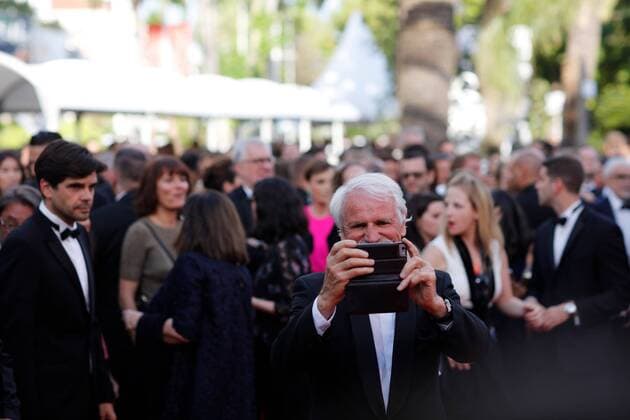 Yann Arthus Bertrand CINEMA : 70 eme Festival de Cannes - Tapis rouge - Mise a mort du cerf sacre - 22 05 2017 loicThebaud Panoramic 