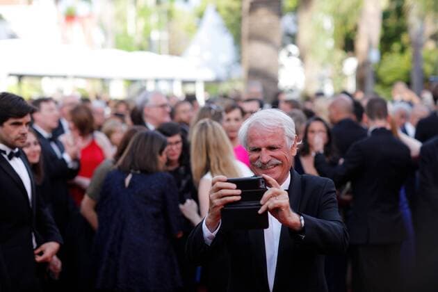 Yann Arthus Bertrand CINEMA : 70 eme Festival de Cannes - Tapis rouge - Mise a mort du cerf sacre - 22 05 2017 loicThebaud Panoramic 