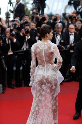 Sara Sampaio CINEMA : 70 eme Festival de Cannes - Tapis rouge - Mise a mort du cerf sacre - 22 05 2017 loicThebaud Panoramic 