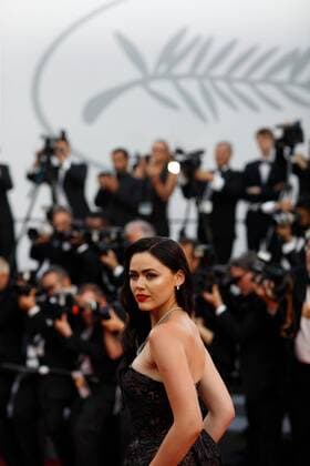 Kristina Bazan CINEMA : 70 eme Festival de Cannes - Tapis rouge - Mise a mort du cerf sacre - 22 05 2017 loicThebaud Panoramic 
