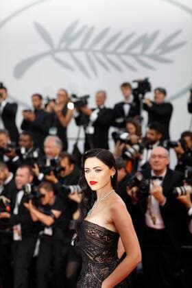 Kristina Bazan CINEMA : 70 eme Festival de Cannes - Tapis rouge - Mise a mort du cerf sacre - 22 05 2017 loicThebaud Panoramic 
