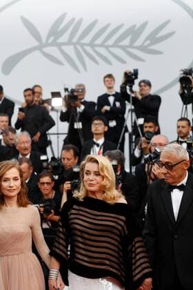 Catherine deneuve CINEMA : 70 eme Festival de Cannes - Tapis rouge - Mise a mort du cerf sacre - 22 05 2017 loicThebaud Panoramic 