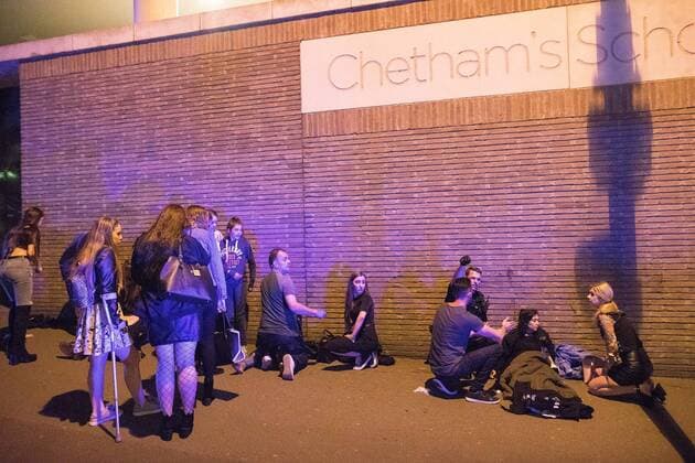 May 22, 2017 - Manchester, Manchester, UK - Manchester, UK. Police and other emergency services are seen near the Manchester Arena after reports of an explosion. Police have confirmed they are responding to an incident during an Ariana Grande concert at the venue. Manchester UK  - ZUMAl94_ 20170522_zaf_l94_104 Copyright: xJoelxGoodmanx