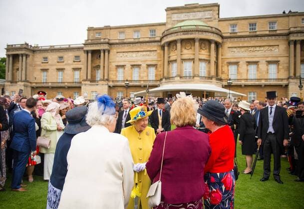 . 23 05 2017. London, United Kingdom. Queen Elizabeth at a Garden Party at Buckingham Palace in London, where a minute s silence was observed for the victims of the Manchester terror attack.  xROTAxx xi-Imagesx IIM-15175-0005