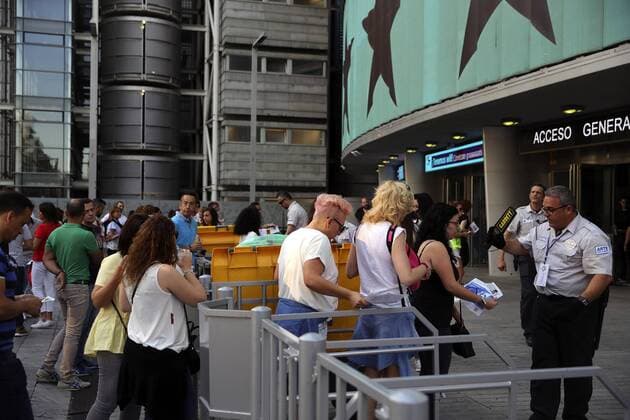 Security measures at the entrance of the WiZink Center where Puerto Rican singer Ricky Martin will offer a concert as part of his One World Tour , that will take him to 13 Spanish cities, in Madrid, Spain, 23 May 2017. EFE7JuanJo Martin RICKY MARTIN S CONCERT IN MADRID !ACHTUNG: NUR REDAKTIONELLE NUTZUNG!  Copyright: xJuanJoxMartínx CAM001 20170523-636311739653253231