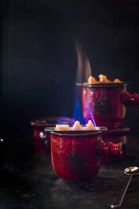 Preparing Feuerzangenbowle  SBDF03173