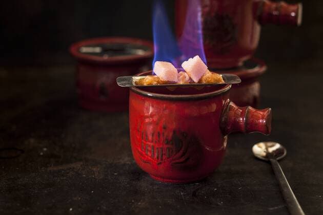 Preparing Feuerzangenbowle  SBDF03174