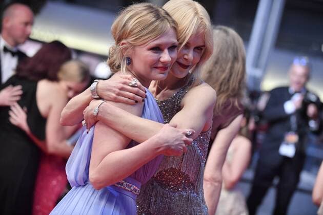 Themen der Woche 217986 Degun-Paoli Starface 2017-05-24 Cannes France 70eme Festival International du Film de Cannes. Redescente du film The Beguiled . 70th International Cannes Film Festival. The Beguiled cast leaving the screening Kidman, Nicole; Dunst, Kirsten  Copyright: xDegun-Paolix STAR_217986_015