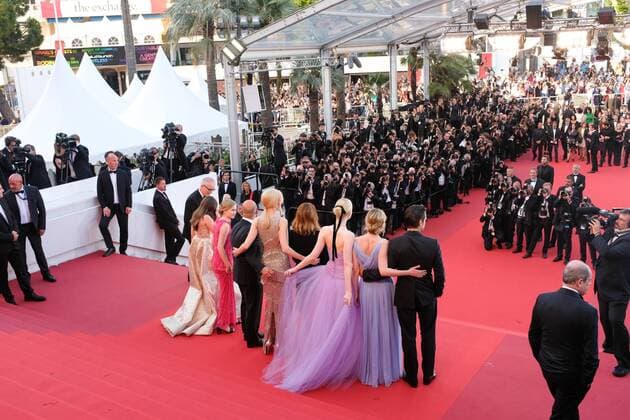 217978 Serge Arnal Starface 2017-05-24 Cannes France 70eme Festival International du Film de Cannes. Montee des Marches du film The Beguiled . 70th International Cannes Film Festival. Red Carpet of The Beguiled movie . Kidman, Nicole; Coppola, Sofia; Dunst, Kirsten; Farrell, Colin; Fanning, Elle  Copyright: xSergexArnalx xStarfacex STAR_217978_005