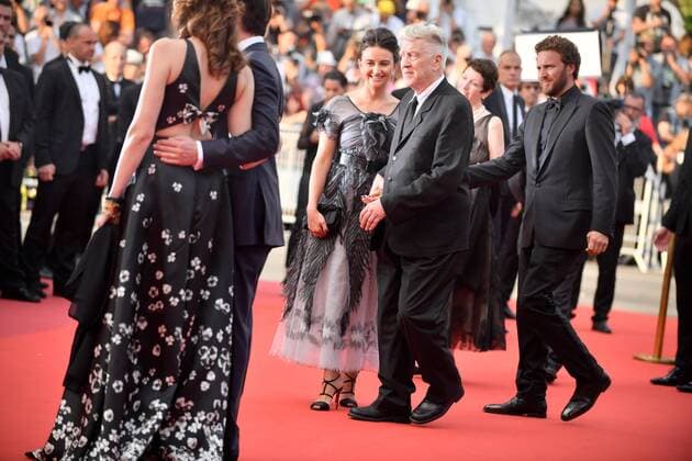 218002 Degun-Paoli Starface 2017-05-25 Cannes France 70eme Festival International du Film de Cannes. Montee des Marches du film Twin Peaks . 70th International Cannes Film Festival. Red Carpet of Twin Peaks movie Lynch, David; Gruber, Desiree; Stofle, Emily  Copyright: xDegun-Paolix STAR_218002_021