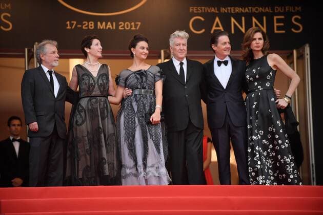 Cannes - Premiere Twin Peaks 218002 Degun-Paoli Starface 2017-05-25 Cannes France 70eme Festival International du Film de Cannes. Montee des Marches du film Twin Peaks . 70th International Cannes Film Festival. Red Carpet of Twin Peaks movie Lynch, David; MacLachlan, Kyle; Stofle, Emily  Copyright: xDegun-Paolix STAR_218002_037