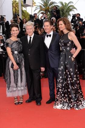 Cannes - Premiere Twin Peaks 218002 Degun-Paoli Starface 2017-05-25 Cannes France 70eme Festival International du Film de Cannes. Montee des Marches du film Twin Peaks . 70th International Cannes Film Festival. Red Carpet of Twin Peaks movie Lynch, David; MacLachlan, Kyle; Gruber, Desiree; Stofle, Emily  Copyright: xDegun-Paolix STAR_218002_100