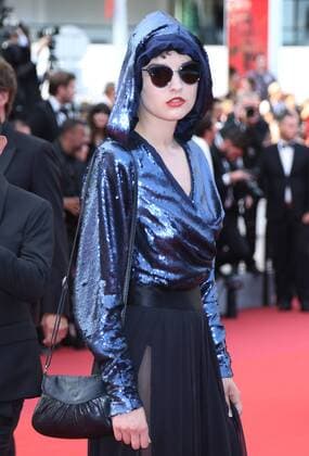 A festival attendee arrives on the red carpet before the screening of Twin Peaks during the 70th annual Cannes International Film Festival in Cannes, France on May 25, 2017.  CAN20170525731 DAVIDxSILPA