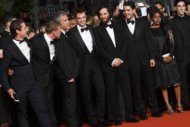 218009 Degun-Paoli Starface 2017-05-25 Cannes France 70eme Festival International du Film de Cannes. Montee des Marches du film Good Time . 70th International Cannes Film Festival. Red Carpet of Good Time movie Pattinson, Robert; Safdie, Josh; Safdie, Benny  Copyright: xDegun-Paolix STAR_218009_007