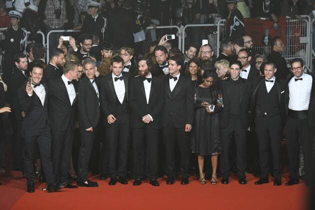 218010 Serge Arnal Starface 2017-05-25 Cannes France 70eme Festival International du Film de Cannes. Montee des Marches du film Good Time . 70th International Cannes Film Festival. Red Carpet of Good Time movie Pattinson, Robert; Safdie, Josh; Safdie, Benny; Webster, Taliah  Copyright: xSergexArnalx xStarfacex STAR_218010_013
