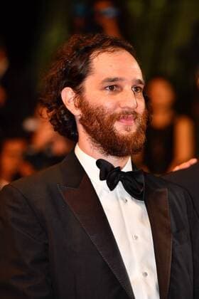 (170526) -- CANNES, May 26, 2017 -- Director of the film Good Time , Josh Safdie, poses for photos on the red carpet for the screening of the film Good Time in competition at the 70th Cannes Film Festival in Cannes, France on May 25, 2017. ) (jmmn) FRANCE-CANNES-70TH CANNES FILM FESTIVAL-IN COMPETITION-GOOD TIME-RED CARPET ChenxYichen 