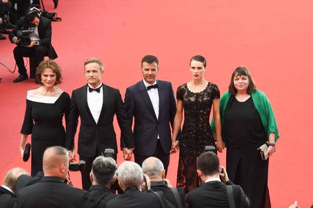 218053 Serge Arnal Starface 2017-05-26 Cannes France 70eme Festival International du Film de Cannes. Montee des Marches du film L amant Double . 70th International Cannes Film Festival. Red Carpet of L amant Double movie . DEGUN - PAOLI Spe Ozon, François; Bisset, Jacqueline; Renier, Jeremie; Boyer, Myriam; Vacth, Marine  Copyright: xSergexArnalx xStarfacex STAR_218053_015