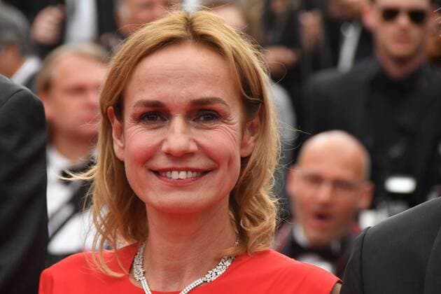 sandrine Bonnaire CINEMA : 70 eme Festival de Cannes - Tapis rouge - L amant double - 26 05 2017 LOICThebaud Panoramic 