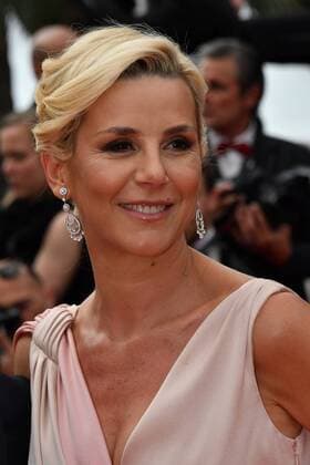 Laurence Ferrari CINEMA : 70 eme Festival de Cannes - Tapis rouge - L amant double - 26 05 2017 LOICThebaud Panoramic 