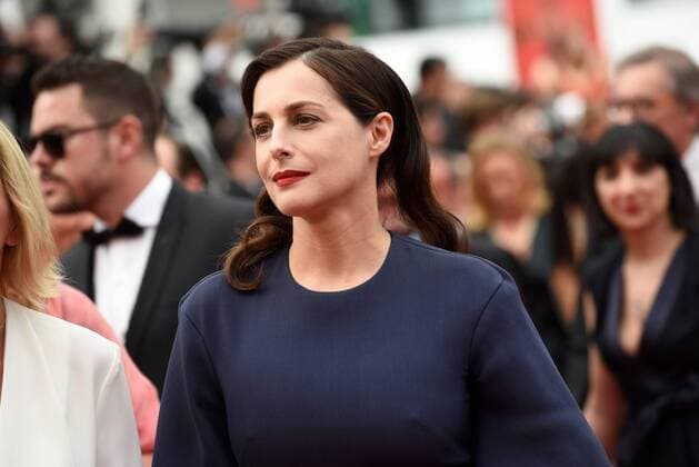 Amira Casar CINEMA : 70 eme Festival de Cannes - Tapis rouge - L amant double - 26 05 2017 LOICThebaud Panoramic 