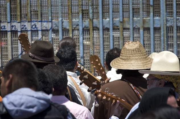 People play instruments at the U.S.-Mexico border fence during the 10th annual Fandango Fronterizo music event in Tijuana, Mexico, on May 27, 2017. The event featured musicians and dancers who play the traditional Mexican music called Son Jarocho who played simultaneously on both sides of the border fence. Several hundred people came out for the event. 10th annual Fandango Fronterizo music event in Tijuana !ACHTUNG: NUR REDAKTIONELLE NUTZUNG!  Copyright: xDavidxMaungx MEX71 20170528-636315353430052943
