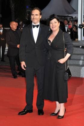 Joaquin Phoenix andLynne Ramsay attending the You Were Never Really Here premiere during the 70th Cannes Film Festival at the Palais des Festivals on May 27, 2017 in Cannes, France Foto:xL.xFontanax xFuturexImage