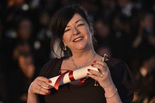 Bilder des Tages 218097 Degun-Paoli Starface 2017-05-28 Etats-Unis 70eme Festival International du Film de Cannes. Photocall des lauréats. 70th International Cannes Film Festival. Awards photocall. . Meilleur scenario. Best screenplay Ramsay, Lynne  Copyright: xDegun-Paolix STAR_218097_039