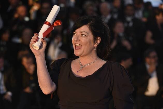 218097 Degun-Paoli Starface 2017-05-28 Etats-Unis 70eme Festival International du Film de Cannes. Photocall des lauréats. 70th International Cannes Film Festival. Awards photocall. . Meilleur scenario. Best screenplay Ramsay, Lynne  Copyright: xDegun-Paolix STAR_218097_040