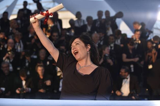 218097 Degun-Paoli Starface 2017-05-28 Etats-Unis 70eme Festival International du Film de Cannes. Photocall des lauréats. 70th International Cannes Film Festival. Awards photocall. . Meilleur scenario. Best screenplay Ramsay, Lynne  Copyright: xDegun-Paolix STAR_218097_041